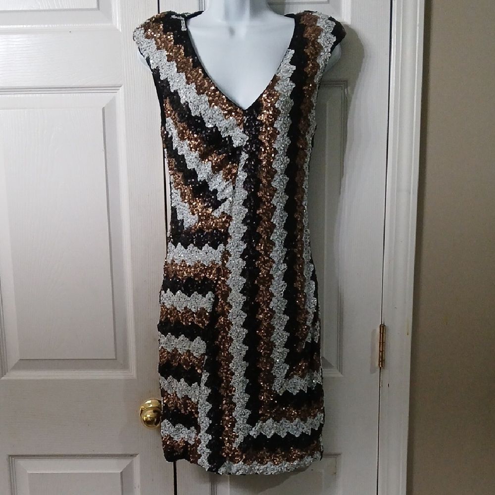 Bebe Elegant Black white gold sequin bodycon holiday party Dress Sz S NWOT